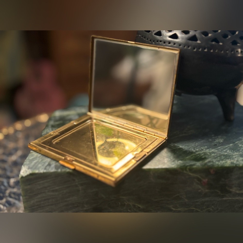 Vintage Rare KIGU Of London Compact • Mid Century Gold Blue Powder Case - Picture 9 of 15